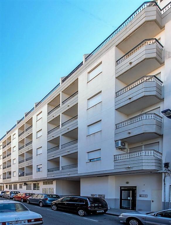Schoene Mit Pool , Wi-fi Und Privat Garage Apartment