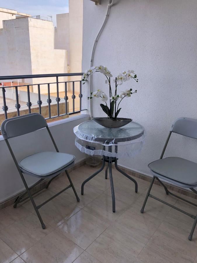 Schoene Mit Pool , Wi-fi Und Privat Garage Apartment Torrevieja