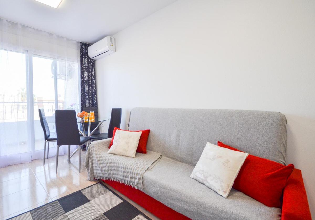 Schoene Mit Pool , Wi-fi Und Privat Garage * Torrevieja