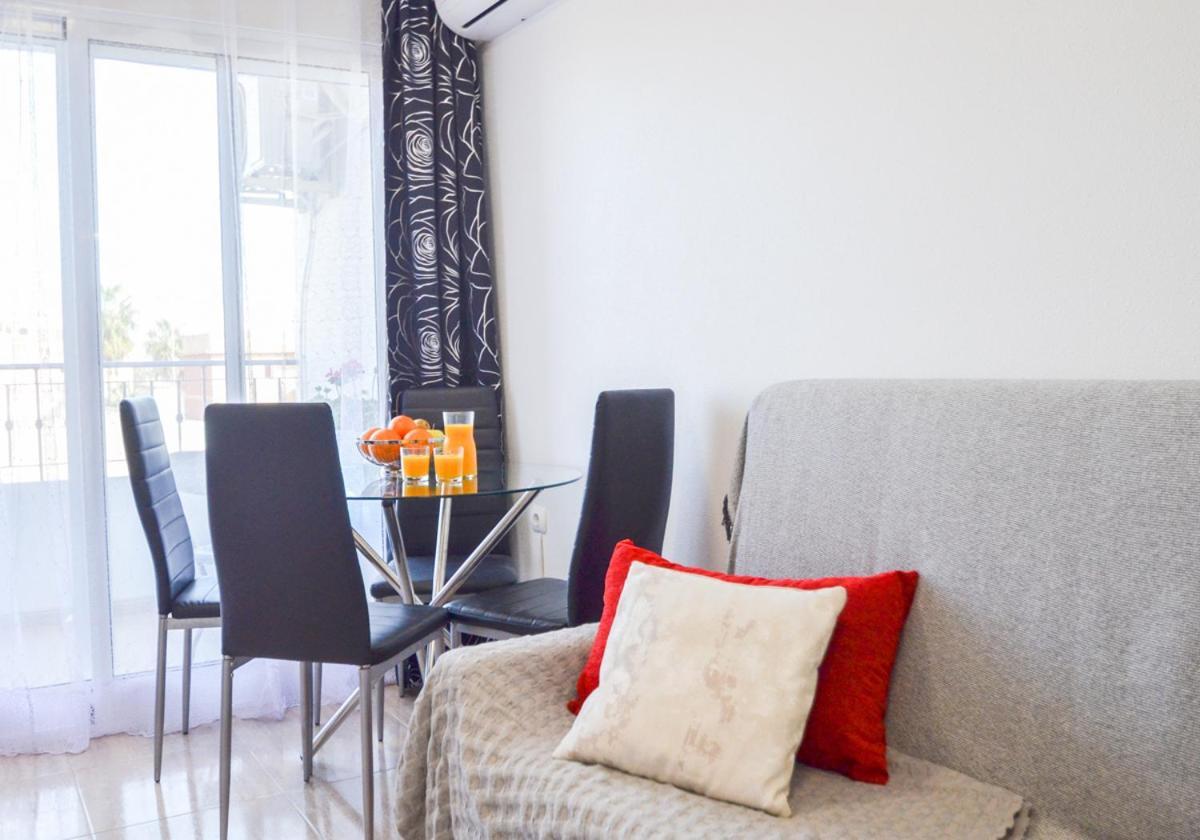 Schoene Mit Pool , Wi-fi Und Privat Garage Apartment Torrevieja