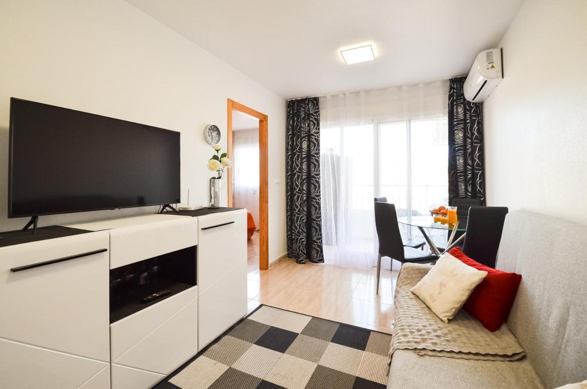 Schoene Mit Pool , Wi-fi Und Privat Garage * Torrevieja