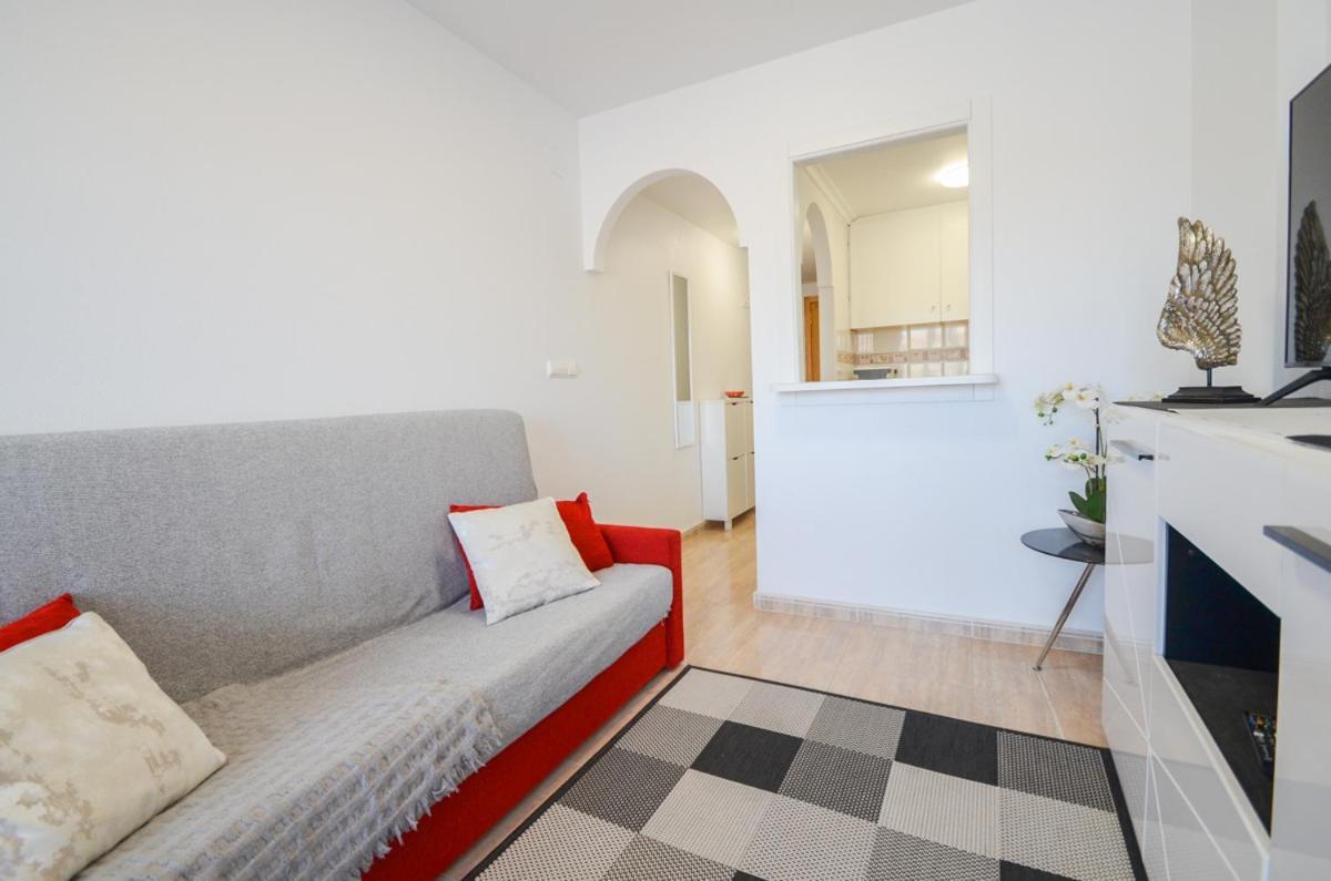 Schoene Mit Pool , Wi-fi Und Privat Garage *