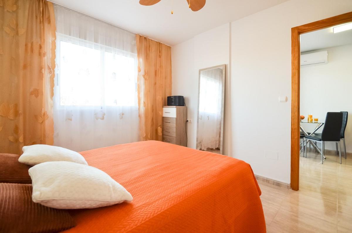 Schoene Mit Pool , Wi-fi Und Privat Garage Apartment *