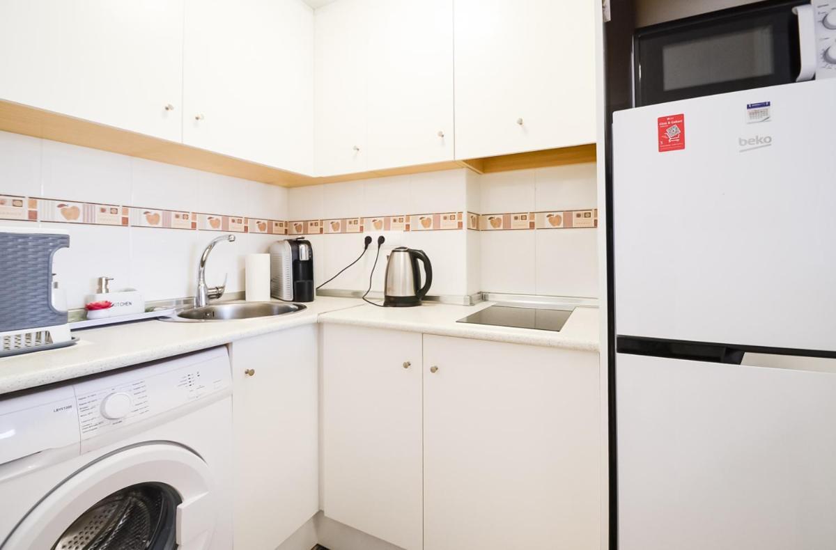 Schoene Mit Pool , Wi-fi Und Privat Garage Apartment Torrevieja