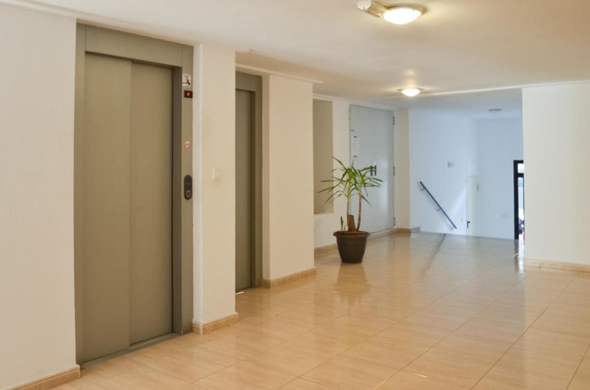 Schoene Mit Pool , Wi-fi Und Privat Garage *