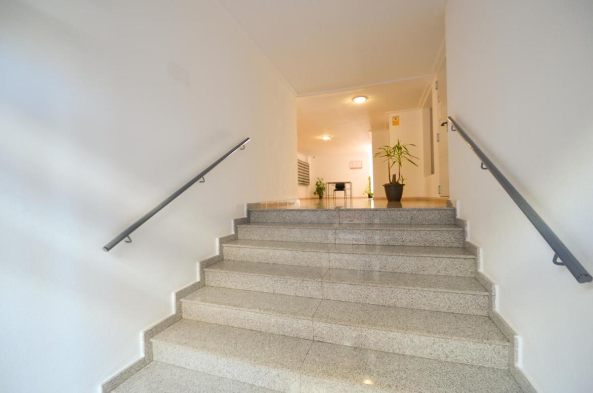 Schoene Mit Pool , Wi-fi Und Privat Garage *