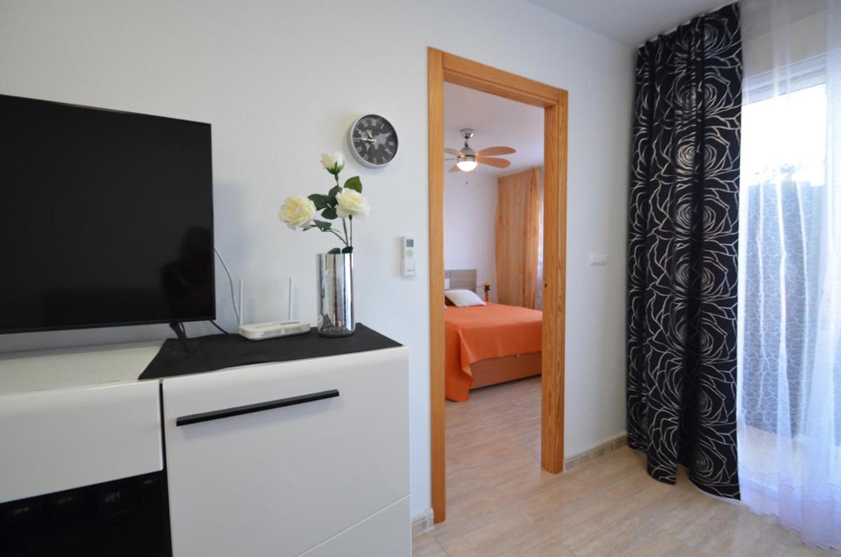 Apartment Schoene Mit Pool , Wi-fi Und Privat Garage